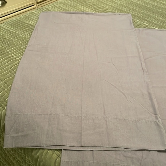 Mainstays Set of 2 Queen Pillowcases Gray Lightly Used - Picture 4 of 8